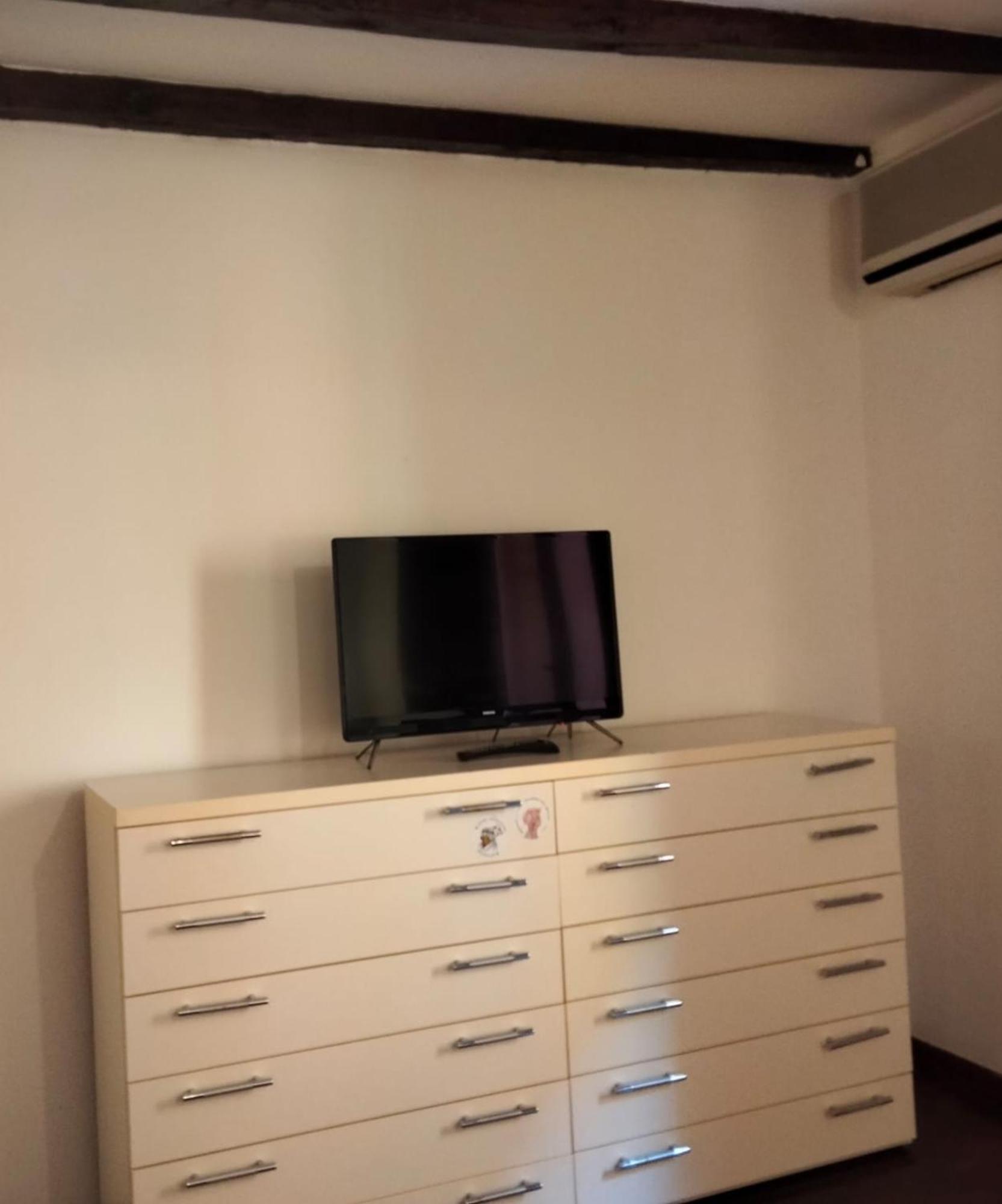 Historic E Comfort Suite - Locazione Semplice โบโลญญา ภายนอก รูปภาพ